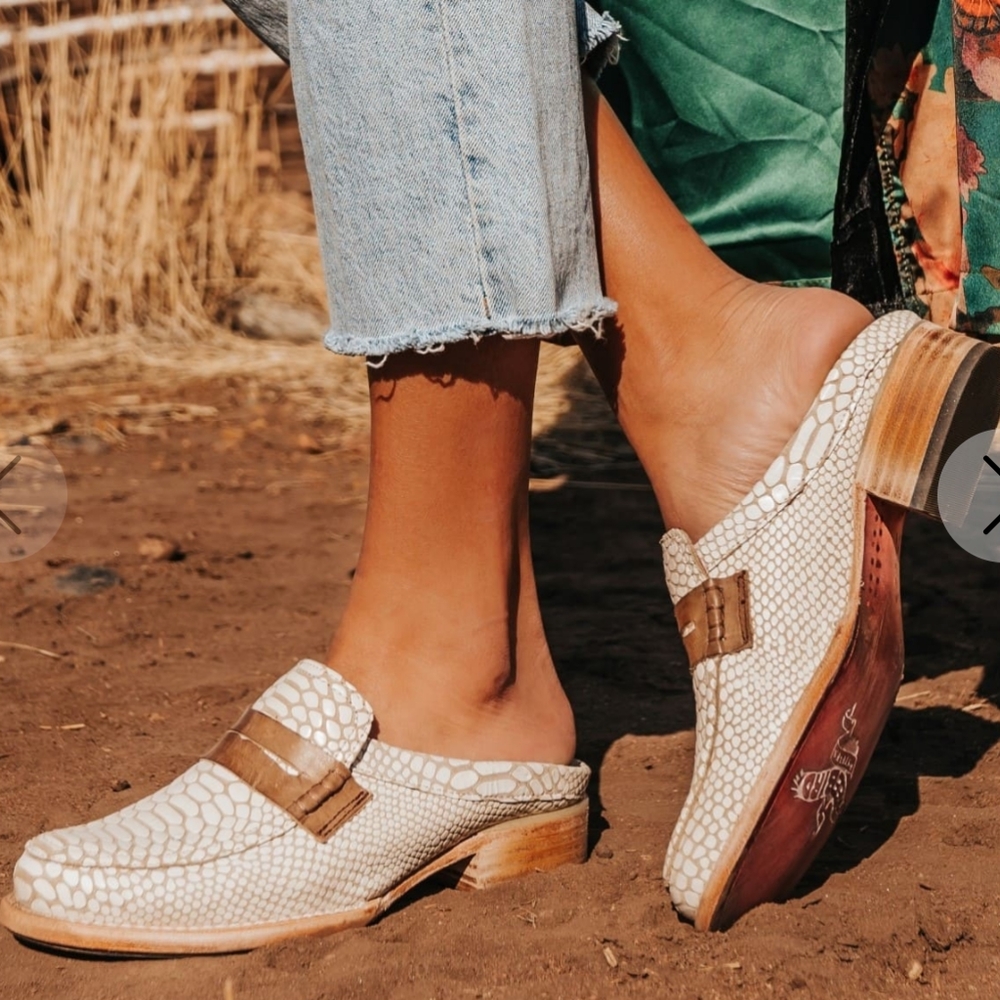 FreeBird by Steven Monalisa Slides Sizes 6